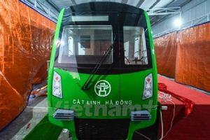 Góp ý mẫu tàu Cát Linh-Hà Đông: Khen, chê mang nặng cảm tính