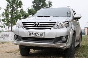 Va chạm giao thông, giám đốc rút súng điện đe dọa người dân