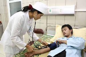 Mở thông tuyến khám, chữa bệnh BHYT: Tuyến huyện, không cần giấy chuyển viện