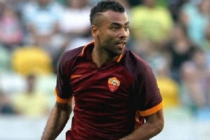 Hậu vệ Ashley Cole chấm dứt hợp đồng trước thời hạn với Roma
