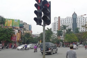 Cảnh báo chiêu dàn cảnh trộm cướp trên đường Hà Nội