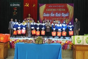 “Xuân ấm tình người”, chương trình đầy ý nghĩa của Trường THPT Nguyễn Đình Liễn