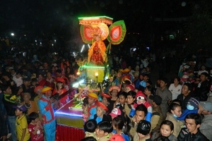 Hàng nghìn người tham gia Lễ rước cộ Bà Chợ Được