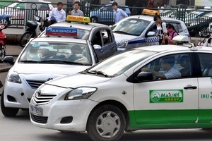 Giá cước taxi phải giảm bao nhiêu mới là hợp lí?