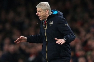 Wenger nổi giận vì Arsenal