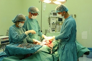 Phẫu thuật thành công trường hợp u nang nặng 4 kg