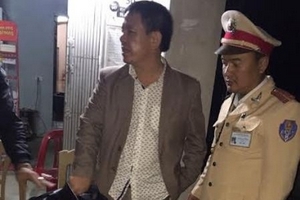 Bắt giữ tài xế vận chuyển heroin bằng ô tô con