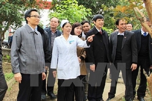 Phó Thủ tướng Vũ Đức Đam kiểm tra công tác y tế tại Thanh Hóa