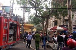 Chém một phụ nữ trọng thương rồi cố thủ trong nhà