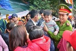 Xử lý gần 30 đối tượng “cò mồi” du khách chùa Hương