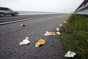 Chấm dứt việc rải tiền, vàng mã trên đường gây mất ATGT