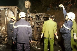 Cảnh sát hình sự vào cuộc điều tra vụ tai nạn thảm khốc ở Hòa Bình