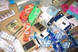 Lừa bán thuốc kích dục "rởm" cho khách du lịch