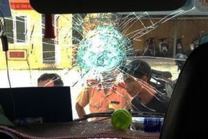 Điều tra vụ ném đá xe khách trên cao tốc khiến nhiều người hoảng loạn