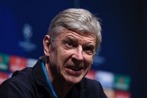 HLV Wenger tuyên bố Arsenal sẽ chơi tấn công trước Barcelona