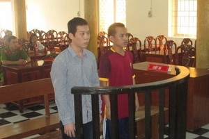 Mâu thuẫn do cự cãi, chú xúi cháu vác dao đi chém người