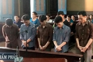 Thuê ô tô đi trộm tiệm vàng