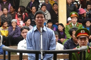 Mâu thuẫn chuyện làm nhà, anh chém chết em