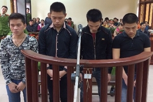 Lười lao động, rủ nhau đi cướp tài sản