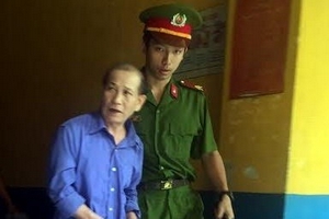 Gã thợ hồ đồi bại xâm hại cháu gái