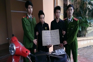 Hai 9X dùng đao đe dọa cướp xe máy trong đêm