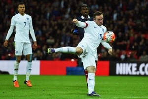 Roy Hodgson có dám dũng cảm để Wayne Rooney “về vườn”?