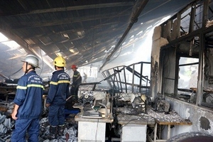 TP.HCM: Hỏa hoạn thiêu rụi 2.000 m2 xưởng may