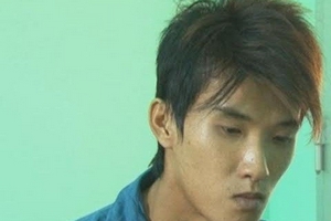 Táo tợn đánh nhân viên quán cà phê cướp tài sản