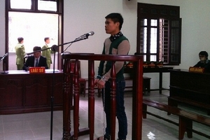 Trai làng hỗn chiến vì cái nhìn “đểu”, đâm chết người tại quán karaoke