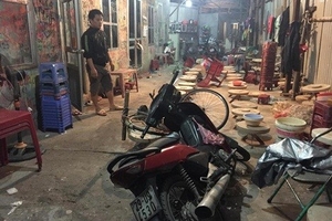 Bát Tràng - Gia Lâm: 4 đối tượng xông vào nhà dân chém bị thương 1 người