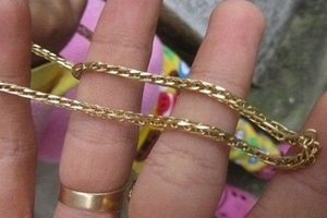 Dàn cảnh đánh rơi vàng giả đổi vàng thật