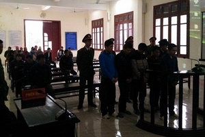 Nhóm bạn thân vào tù vì cướp tài sản