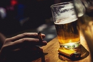 Giá thuốc lá, rượu bia giá rẻ - nguyên nhân số 1 gây “nạn dịch” hút thuốc lá rượu bia tại Việt Nam