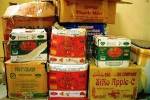 Nửa tấn thực phẩm không rõ nguồn gốc bị phát hiện ở chợ Đồng Xuân