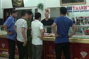 Ngủ trưa, chủ tiệm vàng bị mất 30 lượng vàng