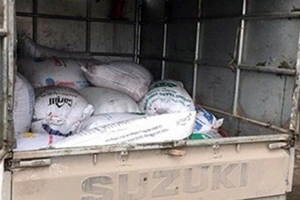 Phát hiện 1,5 tấn mỡ bẩn trên đường vận chuyển về Hà Nội