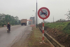 Bộ GTVT ra quyết định tạm cấm ô tô qua cầu Việt Trì