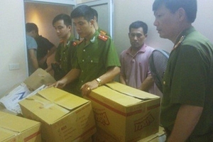 1000 cây thuốc lá lậu được "nguỵ trang" trong thùng mỳ tôm