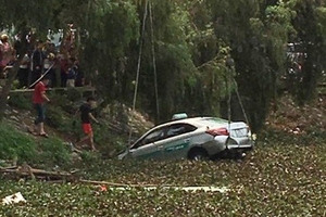 Xe ô tô lao xuống hồ, 4 người tử vong