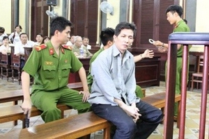 Mắc bệnh loạn nhân cách, gã phi công trẻ giết bạn gái cướp tài sản