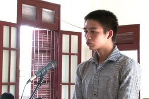 Mẹ mua thuốc tránh thai, lộ chuyện con gái “yêu” sớm