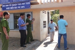 Truy sát trước cổng trường, 2 người thương vong