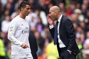 Real Madrid nhận tin sốc về Ronaldo trong cuộc đua đến ngôi vương