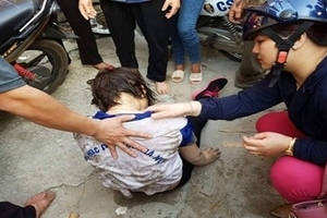 Trưng dụng ca nô cứu vớt cô gái nhảy cầu tự tử