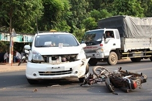 Đắk Lắk: Xe taxi gây tai nạn khiến hai người thương vong