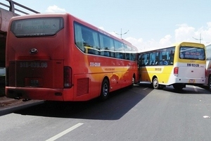 Xử lý tài xế xe khách và xe du lịch rượt đuổi nhau kinh hoàng