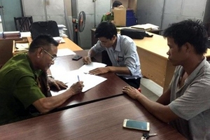 TP.HCM: Triệt phá băng nhóm dí roi điện cướp xe máy giữa ban ngày