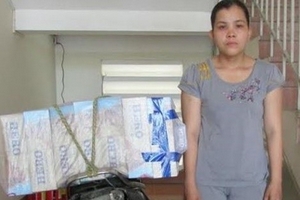 Bắt giữ đối tượng vận chuyển 500 gói thuốc lá lậu