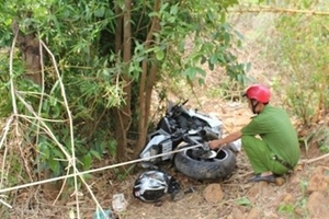 Xe mô tô phân khối lớn gây tai nạn, hai người bị thương nặng