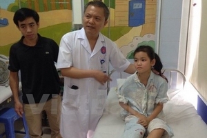 Bệnh nhi được phẫu thuật nội soi toàn bộ trong khi tim vẫn đập